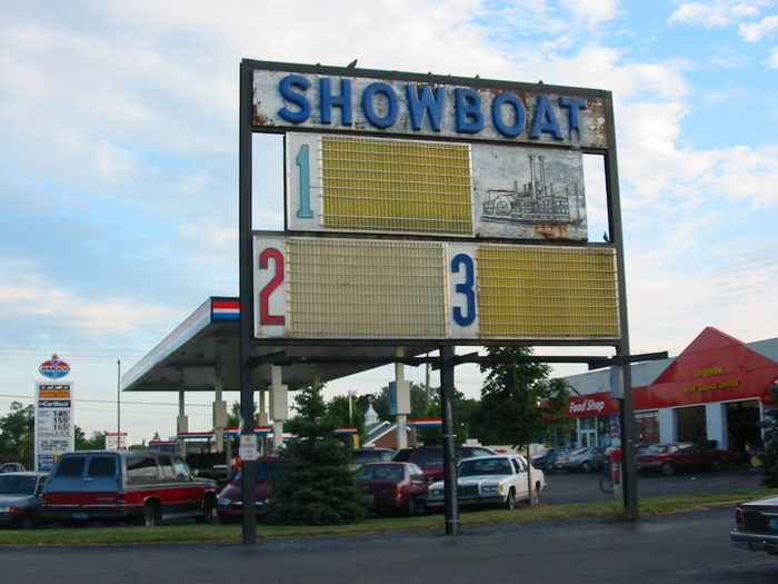 Showboat 5 (Showboat Cinemas 1 2 & 3) - May-Jun 2002 Photo (newer photo)